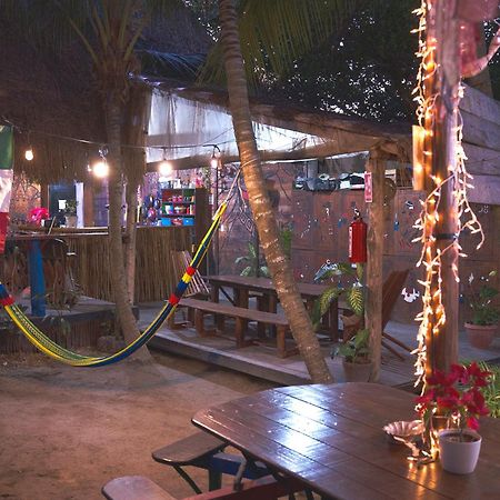 Kin Hostal And Camping Остров Холбокс Экстерьер фото
