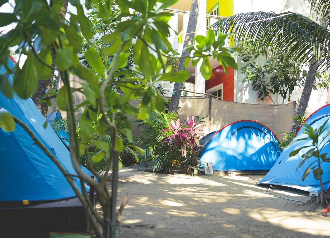 Kin Hostal And Camping Остров Холбокс Экстерьер фото